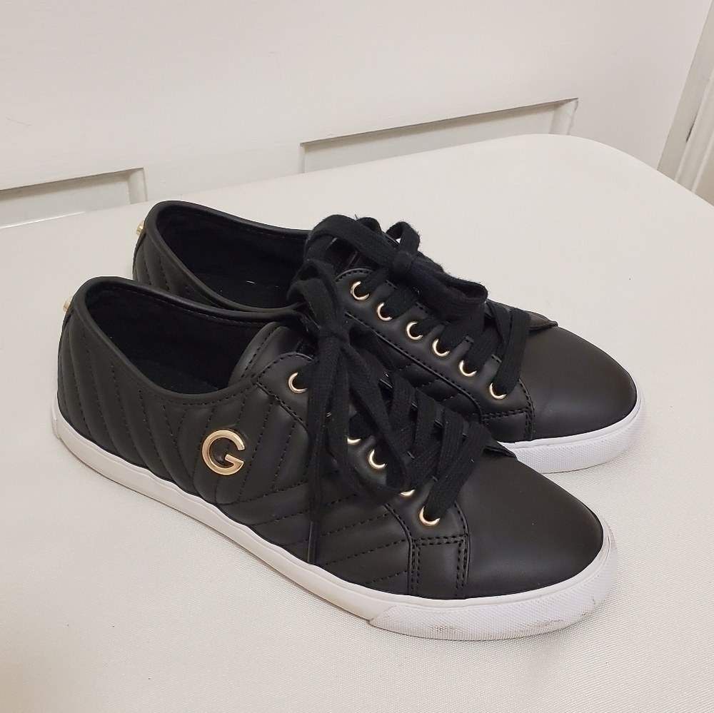 GBG Los Angeles Maddey Black Sneakers size 8.5